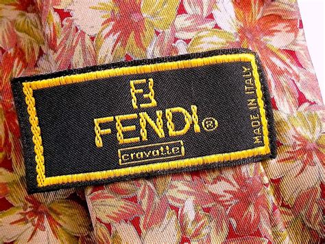 etiqueta fendi con codigo de autenticidad